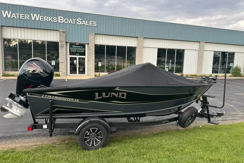Slide: The Image of 2026 Lund 1775 Crossover XS boat at Water Werks Boat Sales dealership. - 37
