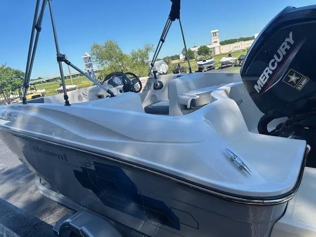 Slide: The Image of Bayliner E- 16 2021 - 2