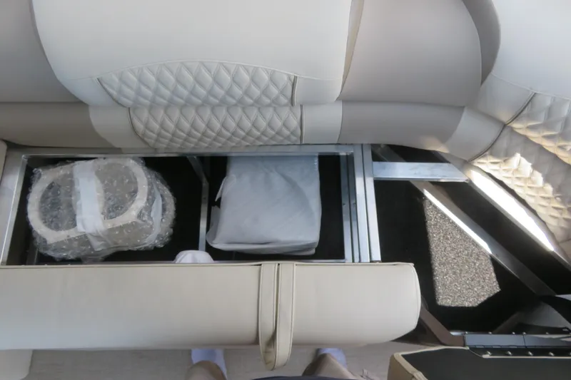 Slide: The Image of Luxurious Avalon Excalibur LTD Elite Windshield 2026 boat seat with diamond stitching. - 25