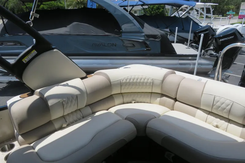 Slide: The Image of Luxurious Avalon Excalibur LTD Elite Windshield 2026 boat seat with diamond stitching. - 31