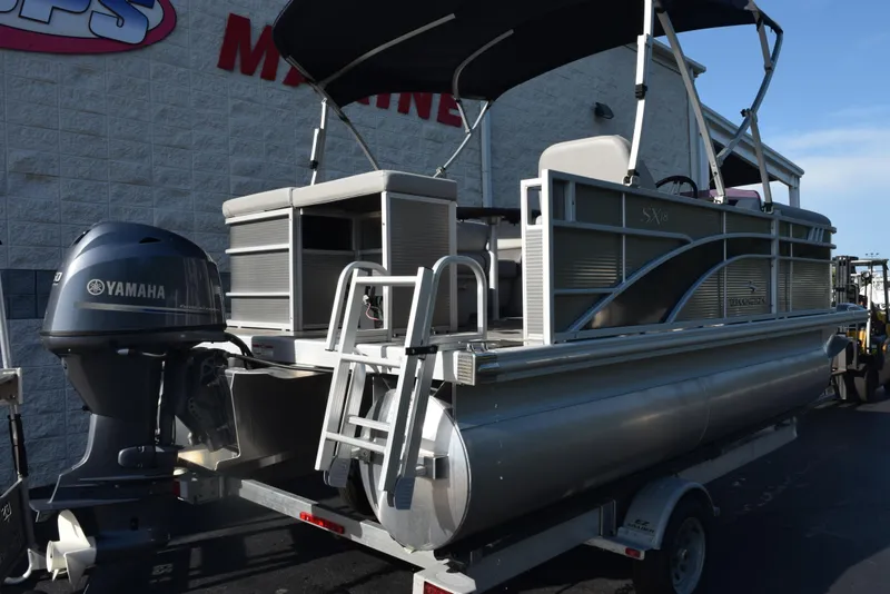 Slide: The Image of 2021 Bennington 18 SLX pontoon boat with Yamaha motor on trailer. - 4
