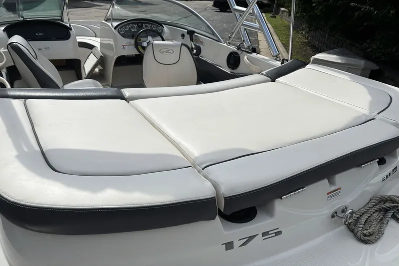 Slide: The Image of Sea Ray 175 Sport 2010 - 10