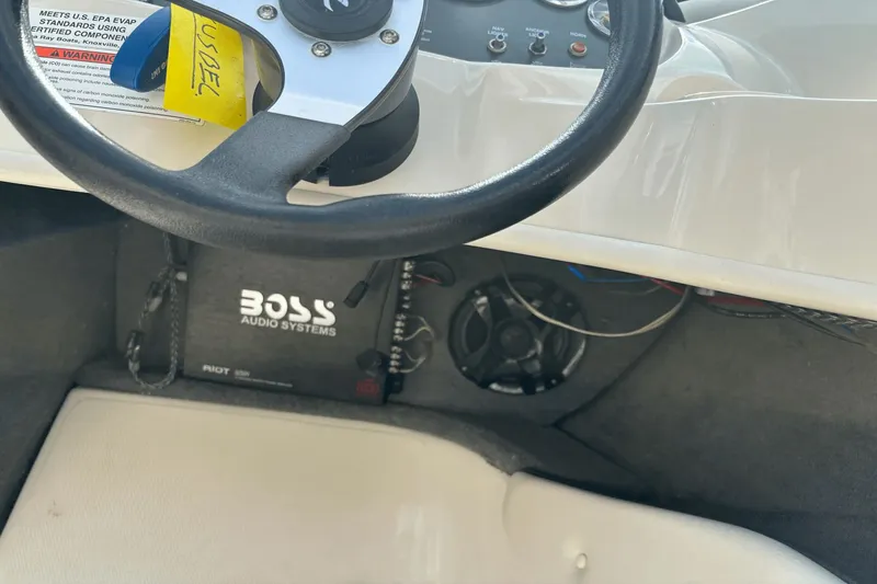 Slide: The Image of Sea Ray 175 Sport 2010 - 13