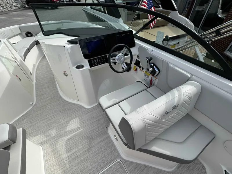 Slide: The Image of Sea Ray 230SDX 2026 - 10