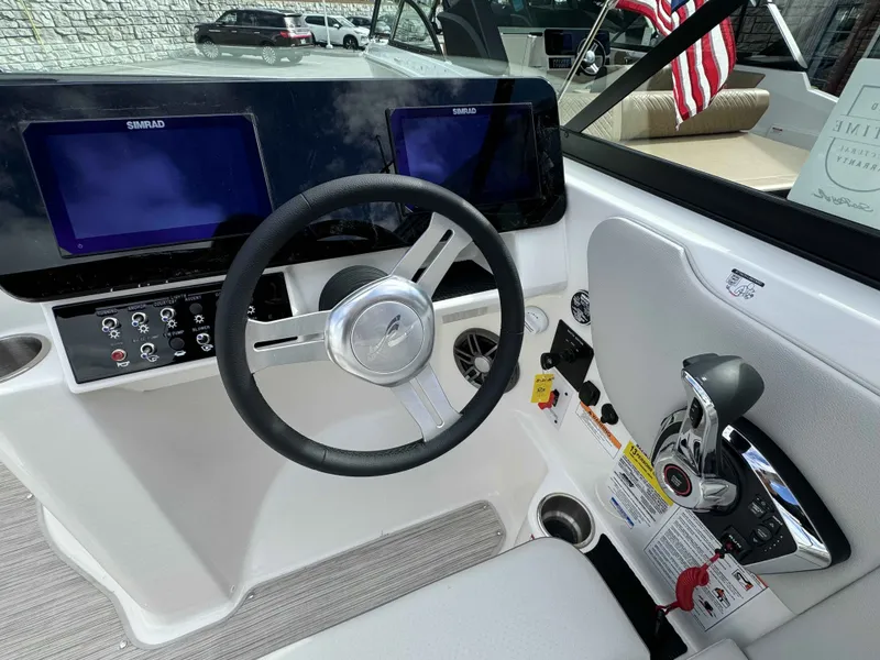 Slide: The Image of Sea Ray 230SDX 2026 - 11