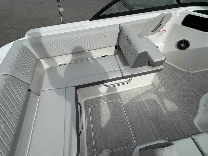 Slide: The Image of Sea Ray 230SDX 2026 - 12