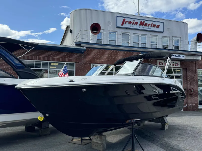 Slide: The Image of Sea Ray 230SDX 2026 - 2