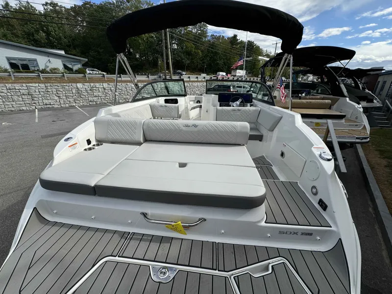 Slide: The Image of Sea Ray 230SDX 2026 - 3
