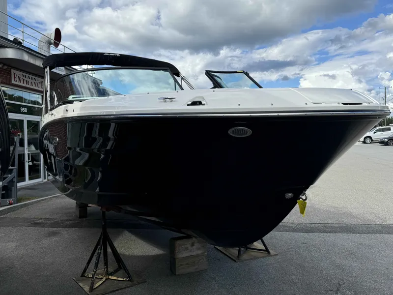 Slide: The Image of Sea Ray 230SDX 2026 - 5