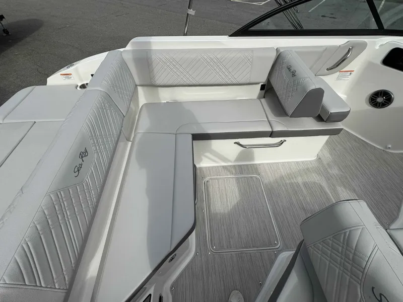 Slide: The Image of Sea Ray 230SDX 2026 - 8
