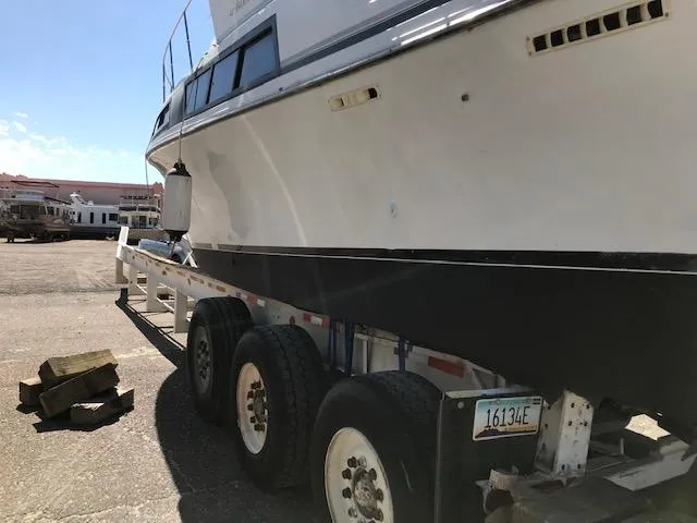 Slide: The Image of 1986 Carver Mariner 32x14.3 boat on trailer in sunny outdoor setting. - 9