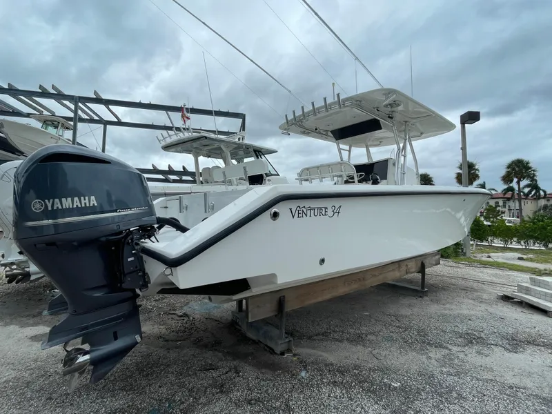 Slide: The Image of 2000 Venture 34 Tournament boat with Yamaha engine on display. - 3