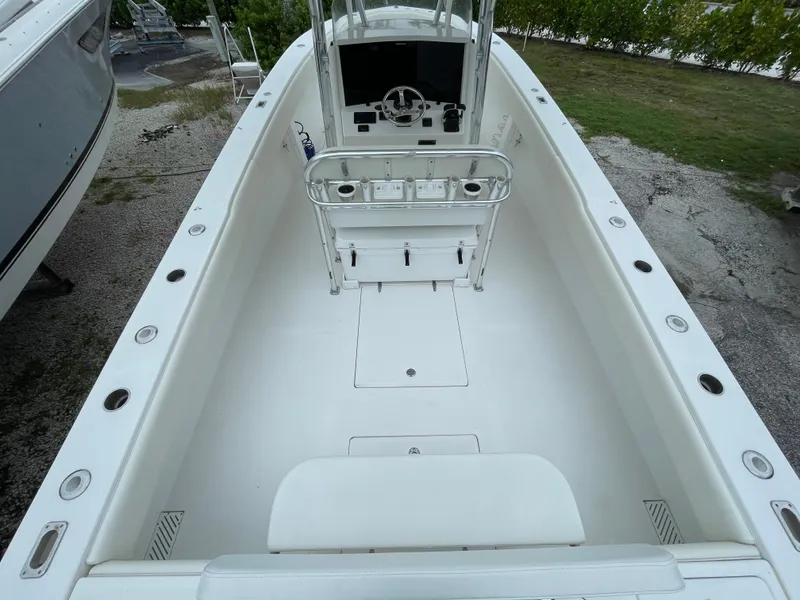 Slide: The Image of 2000 Venture 34 Tournament boat, spacious deck, center console, white finish. - 9