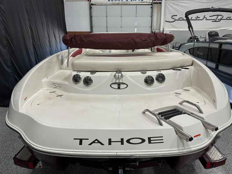 Slide: The Image of 2014 Tahoe Q7SSI boat on trailer in showroom, rear view. - 2