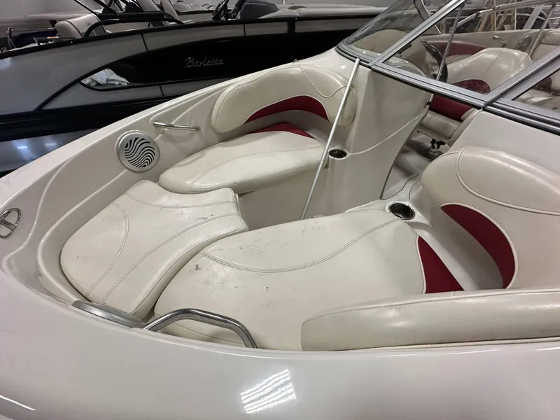 Slide: The Image of Interior of a 2014 Tahoe Q7SSI boat with white and red seating. - 8