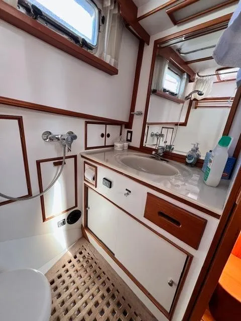 Slide: The Image of Grand Banks 42 Motoryacht 1999 - 82