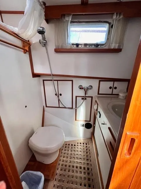 Slide: The Image of Grand Banks 42 Motoryacht 1999 - 85