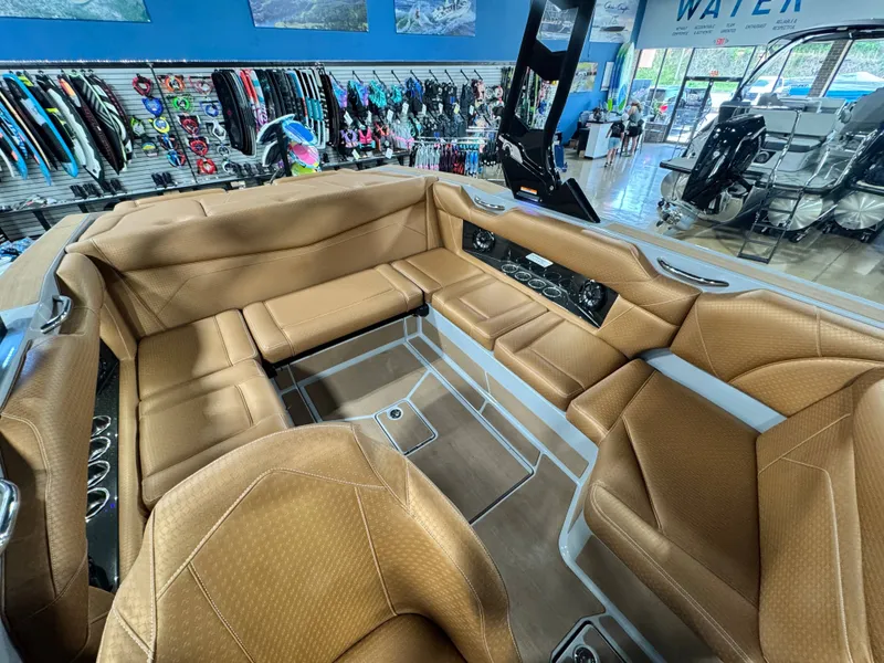 Slide: The Image of Supreme S220 2025 - 8