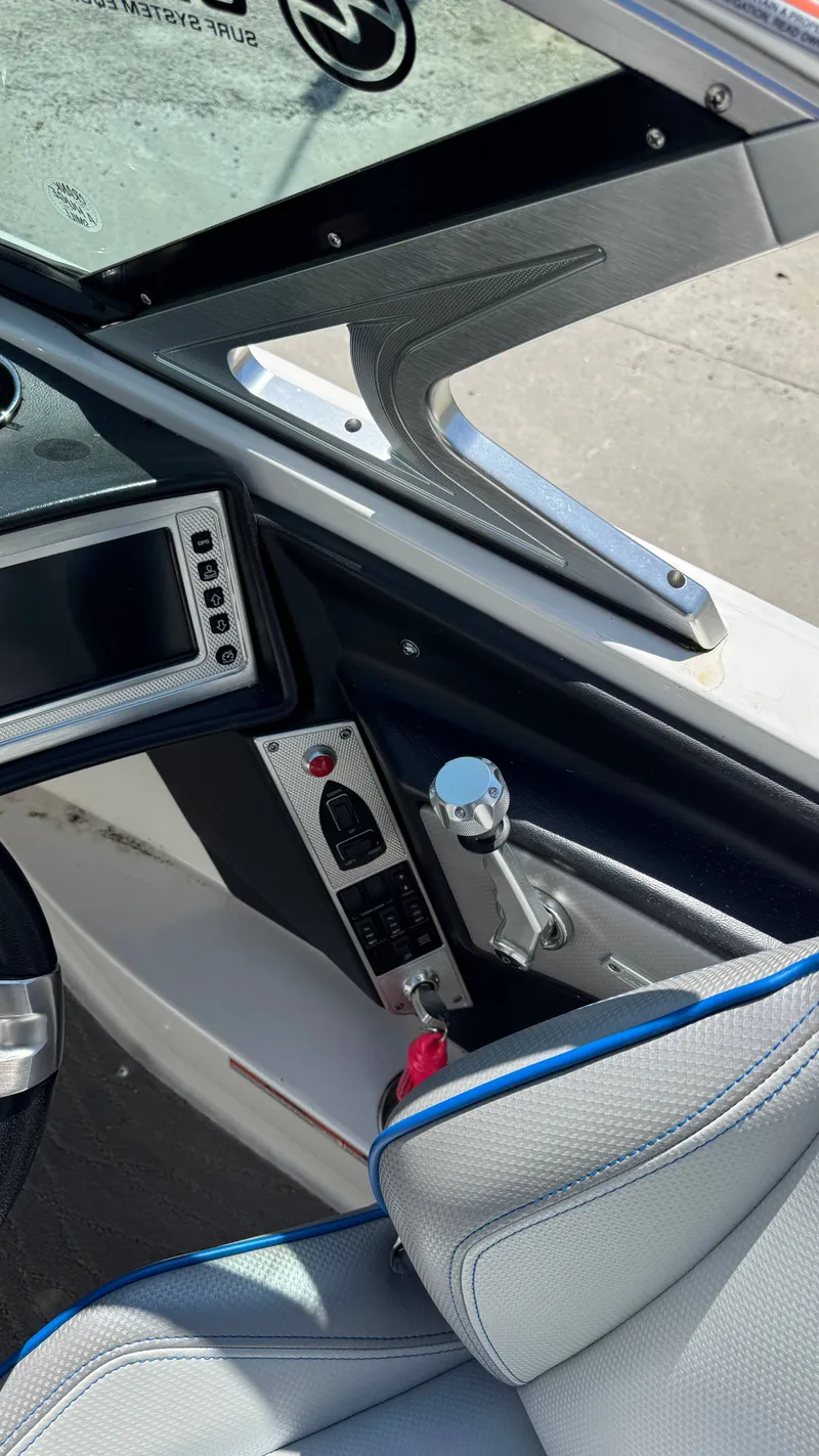 Slide: The Image of MasterCraft X30 2016 - 9