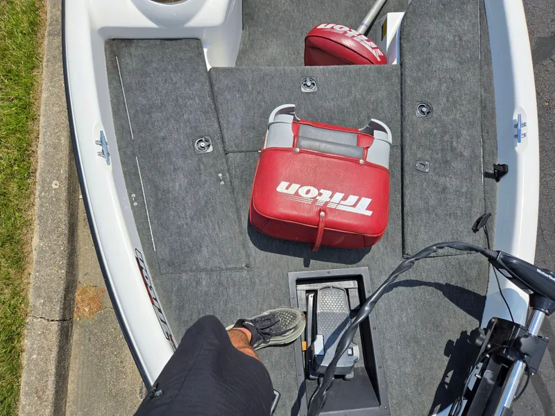 Slide: The Image of 1998 Triton Tr-17 boat deck with red seat and foot pedal. - 19