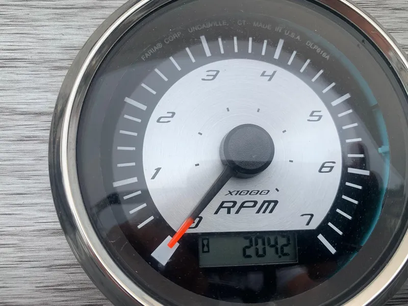 Slide: The Image of Close-up of a Veranda Relax VR25RC 2019 RPM gauge displaying 2042 RPM. - 21