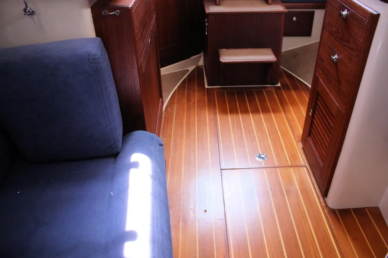 Slide: The Image of Pacific Seacraft 31 2004 - 52