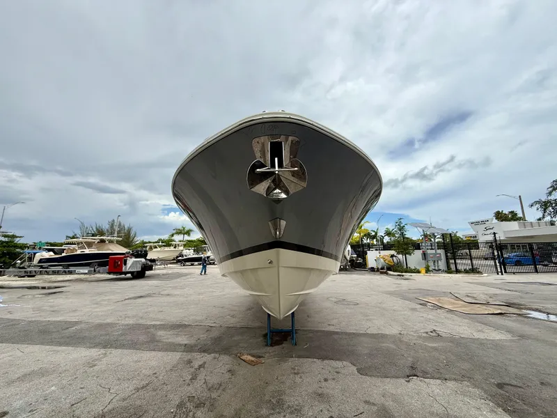 Slide: The Image of Chris-Craft Calypso 32 2025 - 22