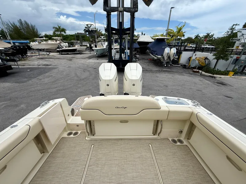 Slide: The Image of Chris-Craft Calypso 32 2025 - 8