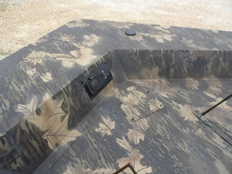 Slide: The Image of Camouflage pattern on 2025 Crestliner 2070 Retriever SCHD boat deck. - 34