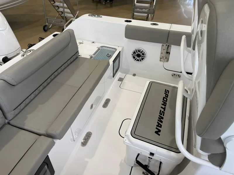 Slide: The Image of Sportsman Heritage 261 Center Console 2025 - 5