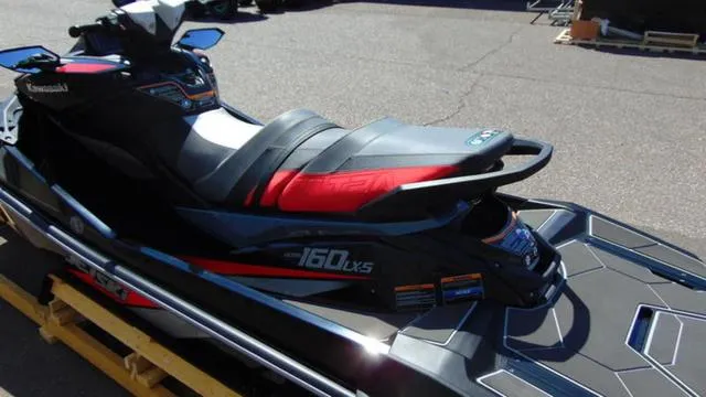 Slide: The Image of Kawasaki Ultra® 160LX 2025 - 5