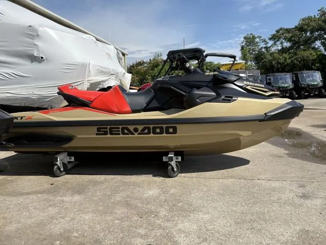 The Image of Sea-Doo RXT-X 2025 - 1