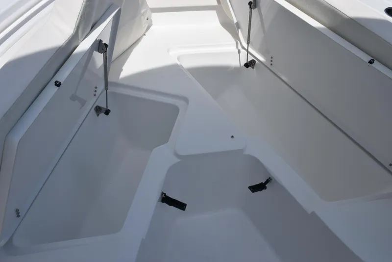 Slide: The Image of 2026 Sea Hunt Ultra 245 SE boat storage compartments, open and spacious design. - 15