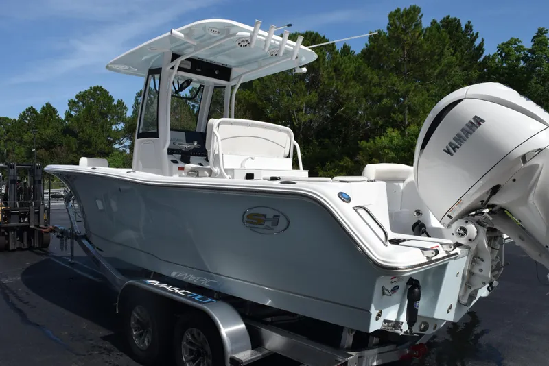 Slide: The Image of 2026 Sea Hunt Ultra 245 SE boat with Yamaha engine on trailer. - 6