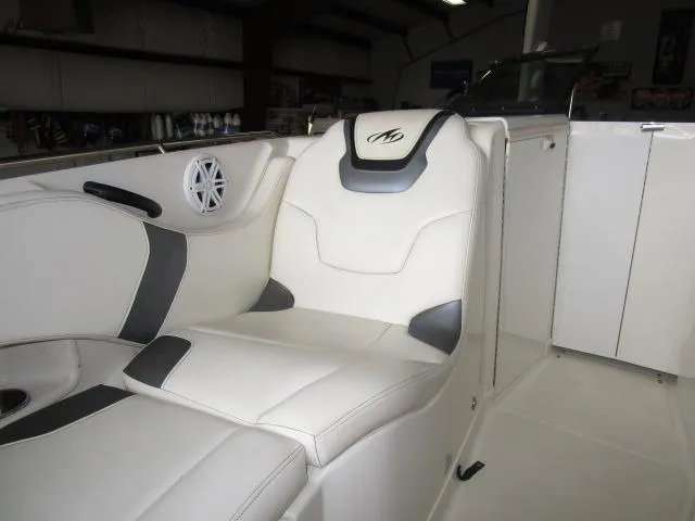 Slide: The Image of 2007 Monterey 298SSX Super Sport boat interior with white and black seating. - 10