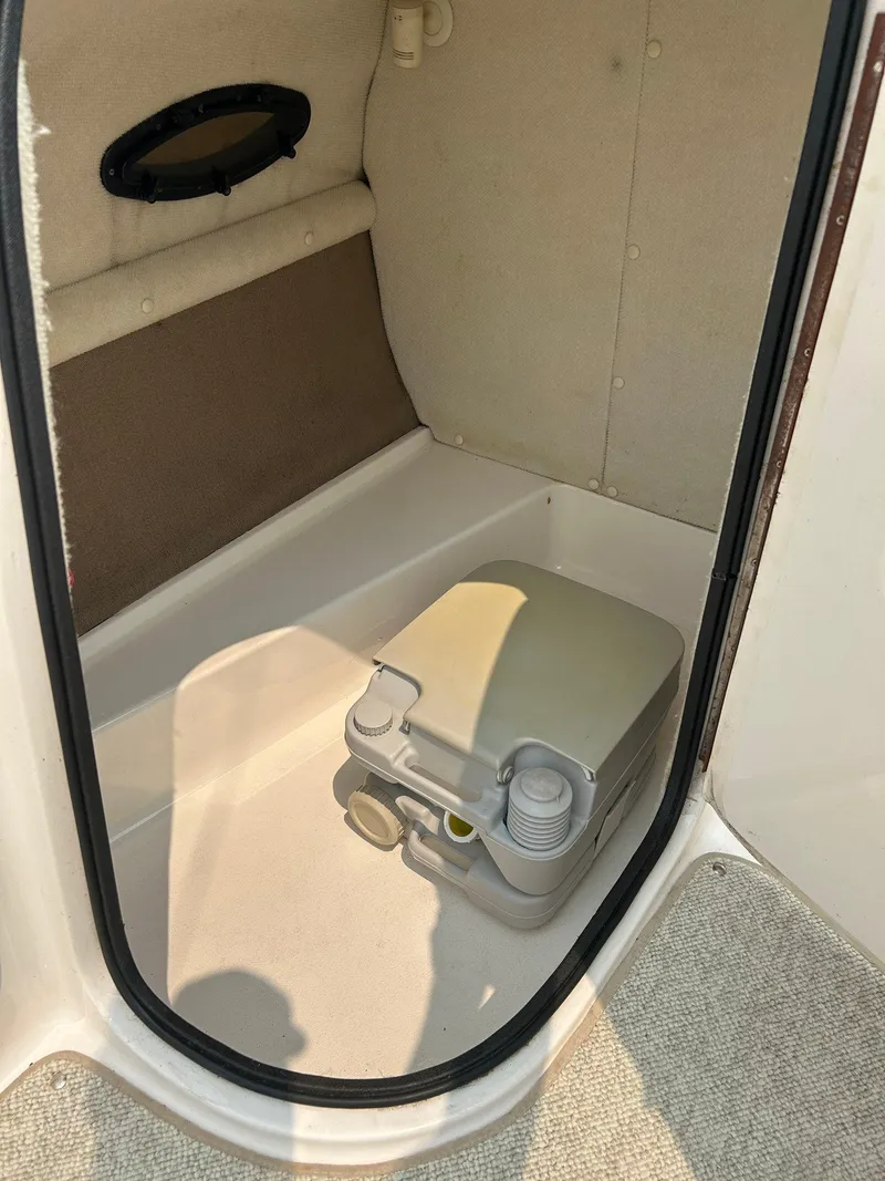 Slide: The Image of Chaparral Sunesta 210 logo on a 2000 Sunesta 233 boat. - 24