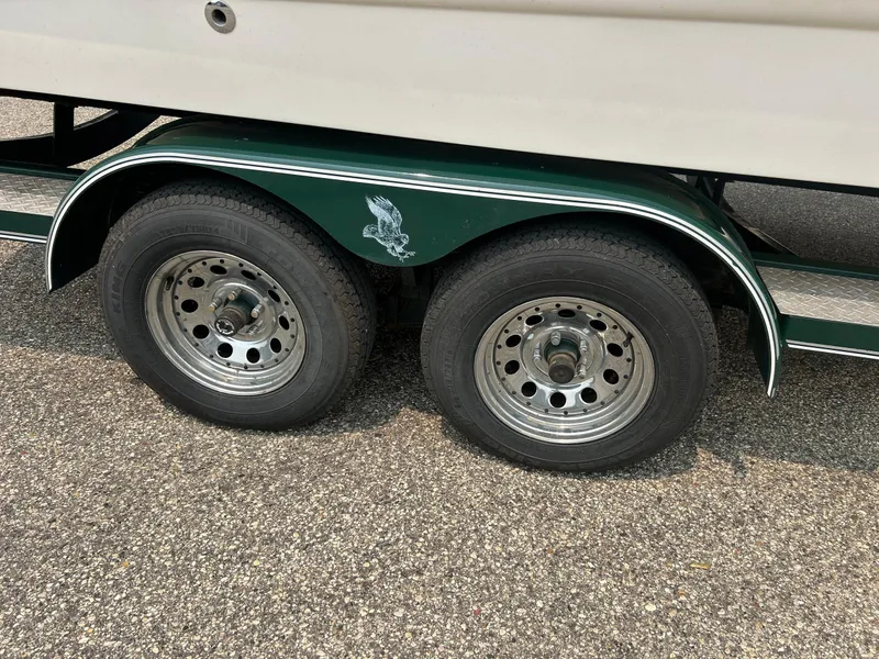 Slide: The Image of Chaparral Sunesta 210 logo on a 2000 Sunesta 233 boat. - 5