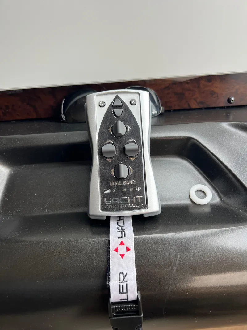 Slide: The Image of Sunseeker Manhattan 60 2010 - 32