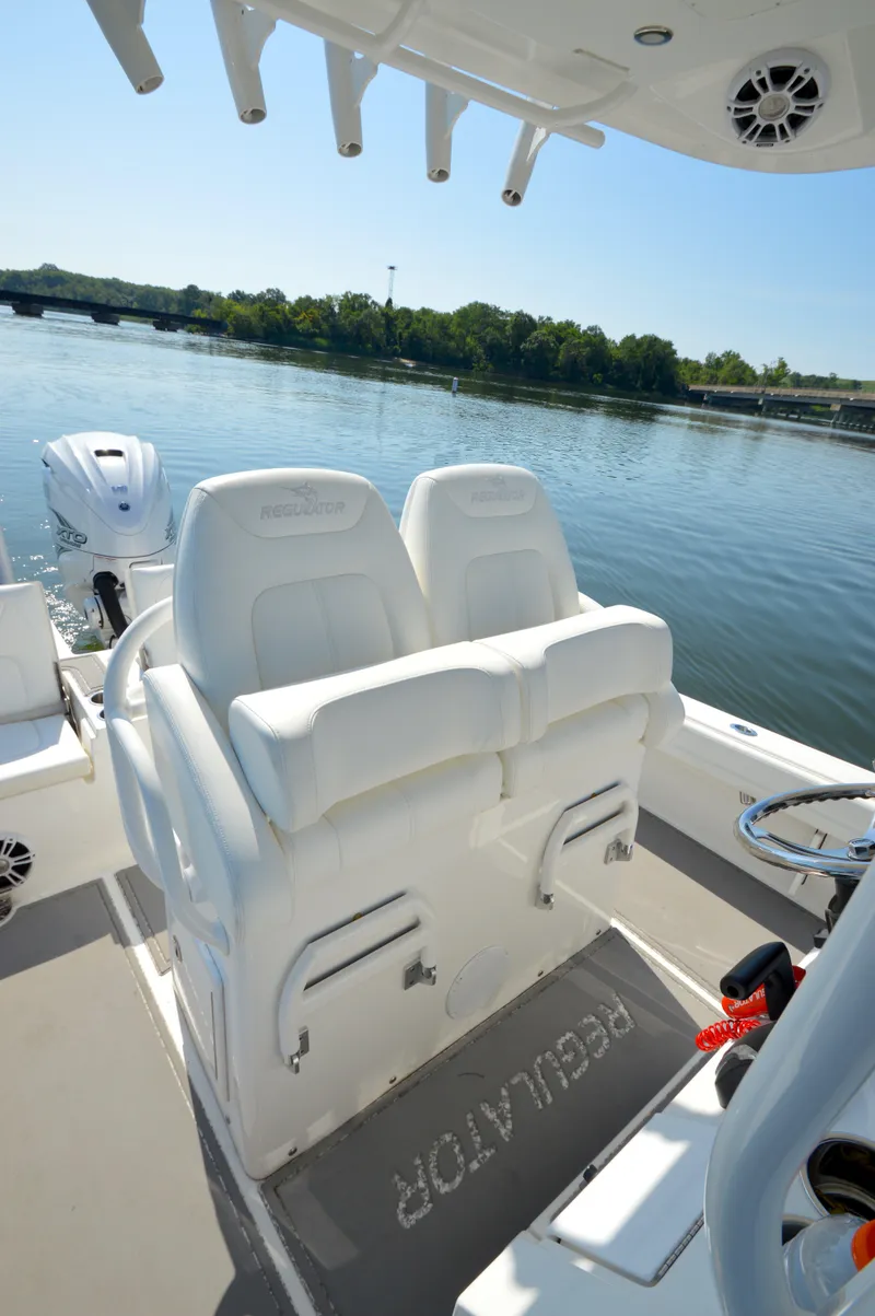 Slide: The Image of Regulator Marine 26XO 425XTO 2021 - 16