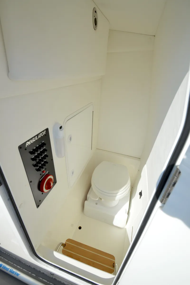 Slide: The Image of Regulator Marine 26XO 425XTO 2021 - 17