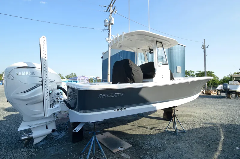 Slide: The Image of Regulator Marine 26XO 425XTO 2021 - 27