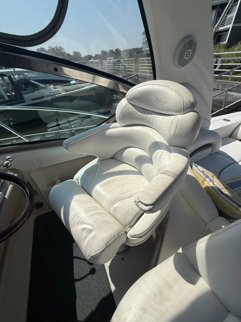 Slide: The Image of Captain's chair on 2003 Sea Ray 420 Sundancer yacht, featuring white leather upholstery. - 31