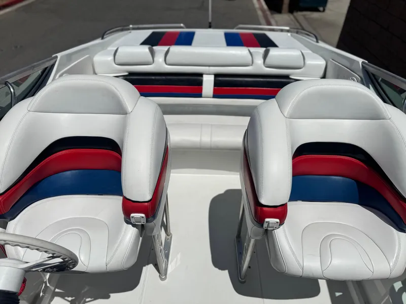 Slide: The Image of Interior of a 2006 Formula 292 boat with white, red, and blue seating. - 20
