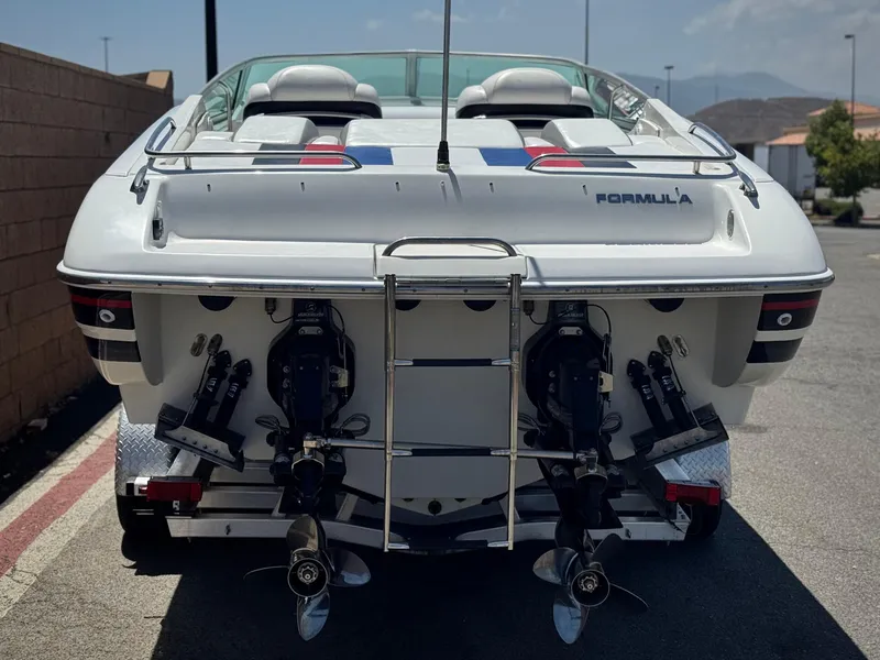Slide: The Image of 2006 Formula 292 boat rear view with dual propellers and ladder in a parking area. - 7