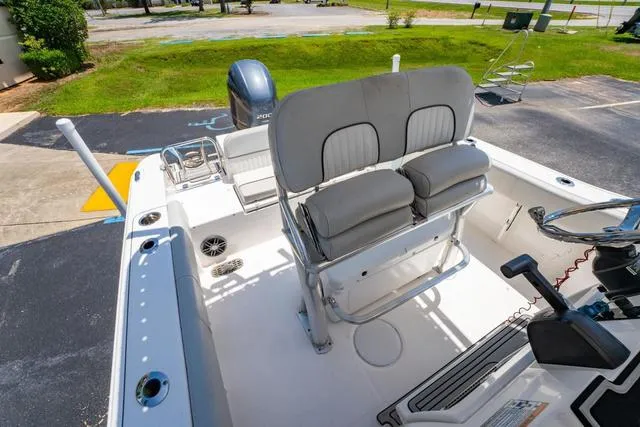 Slide: The Image of Sea Fox 228 Commander 2021 - 9
