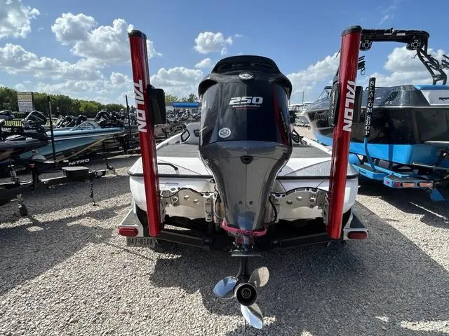 Slide: The Image of Skeeter FXR20 2021 - 5