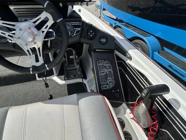 Slide: The Image of Skeeter FXR20 2021 - 6