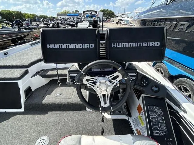 Slide: The Image of Skeeter FXR20 2021 - 7