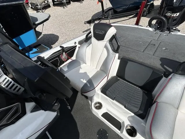 Slide: The Image of Skeeter FXR20 2021 - 9