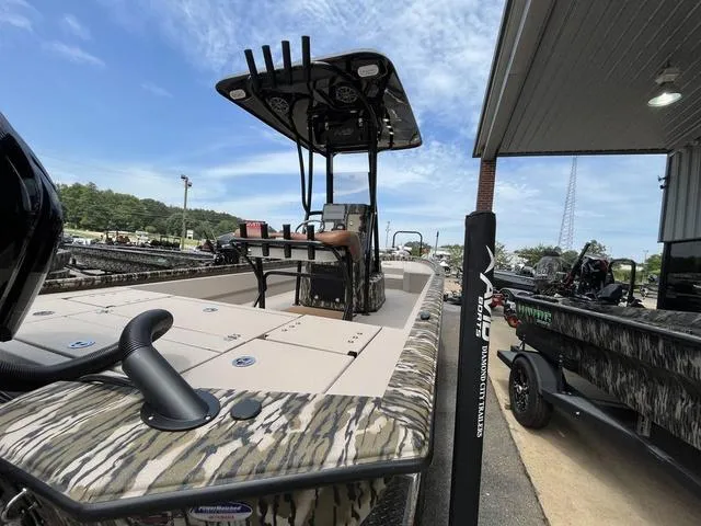 Slide: The Image of Avid 23 Mag 2025 - 11